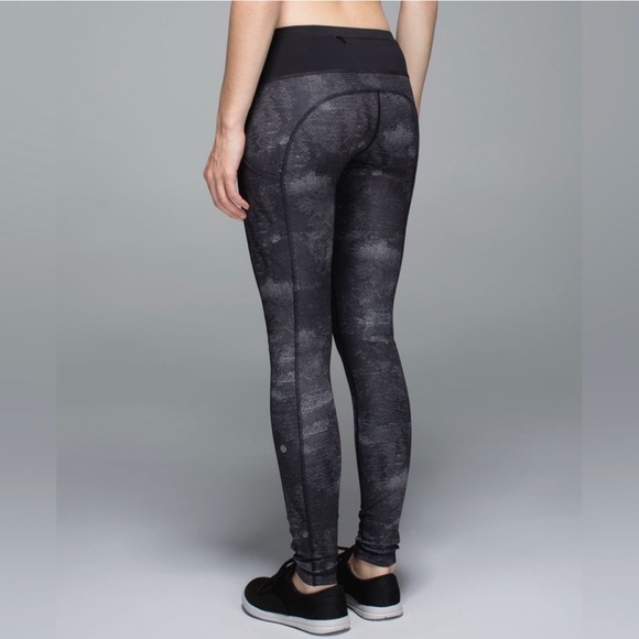 Lululemon Speed Tight II Full On Luxtreme Sequin Snake Slate Black Size 4 - Picture 2 of 16